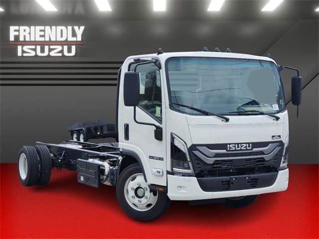 2025 Isuzu NPR XD 